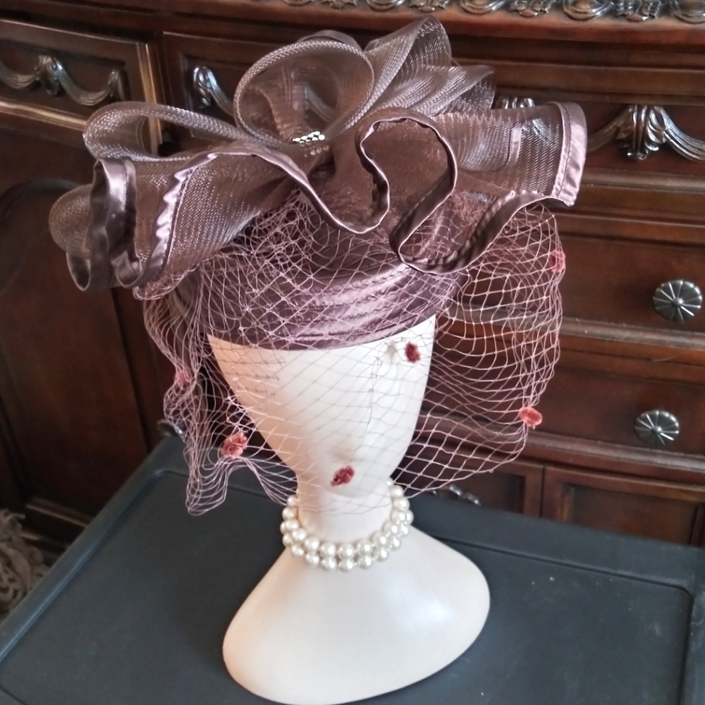 Exquisite Brown Lace Veil Pillbox Hat Church Derby Tea Brunch